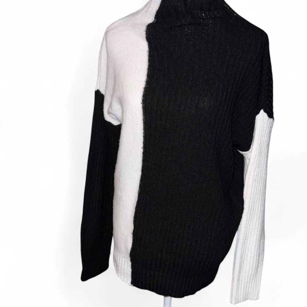 Black& White Design Sweater Ladies‎ Large